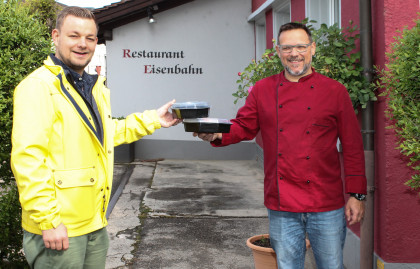 Gemeinsam aktiv die Zukunft gestalten: Norbert Grosse steht wieder in der Küche seines Restaurants Eisenbahn, und Matthias Fleischmann freut sich, dass sowohl Preise als auch Angebot und Nachfrage nach Liegenschaften in Bischofszell im grünen Bereich lieg